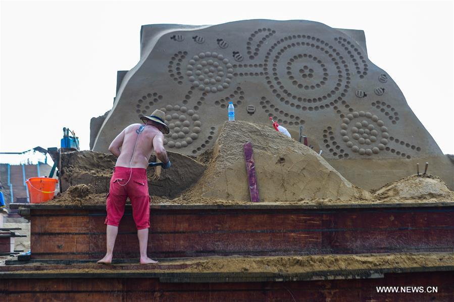 An international sand sculptures show was prepared to display landmarks and well-known cartoon characters of G20 members, as a way to greet the upcoming G20 summit in Hangzhou, capital of Zhejiang, next month.