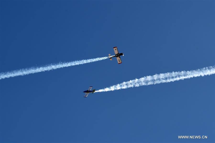 Planes take part in the aerobatics performance at an international general aviation convention in Zhangye City, northwest China's Gansu Province, Aug. 26, 2016.