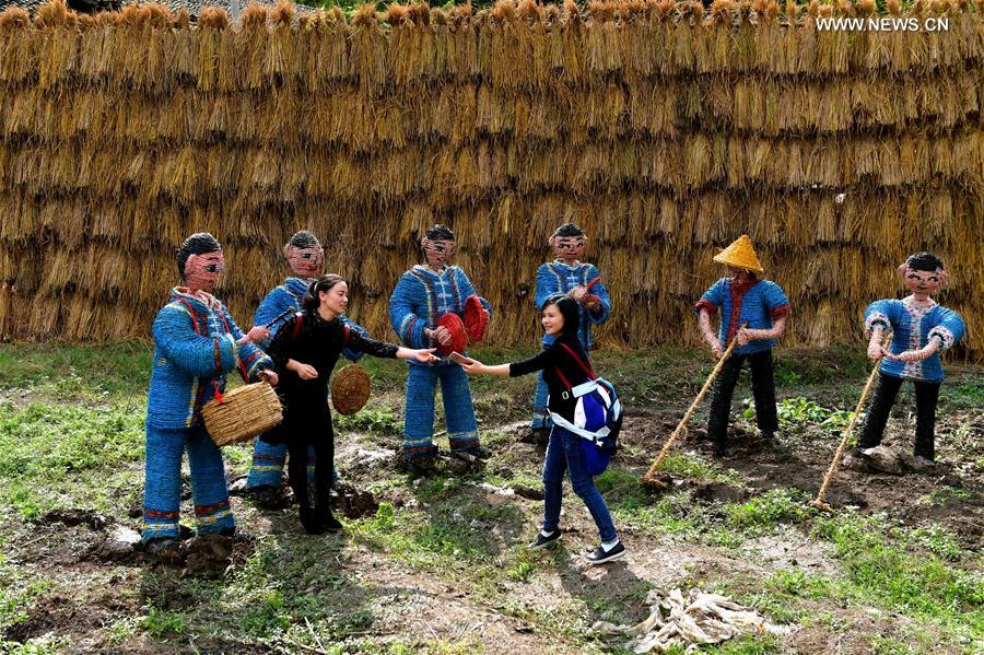 CHINA-XUANEN-SCARECROWS-EXHIBITION (CN)