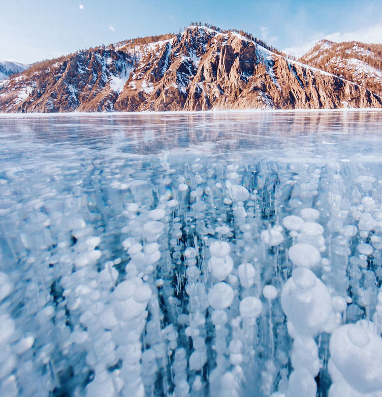 俄贝加尔湖冬季结冰造就魔幻奇景8