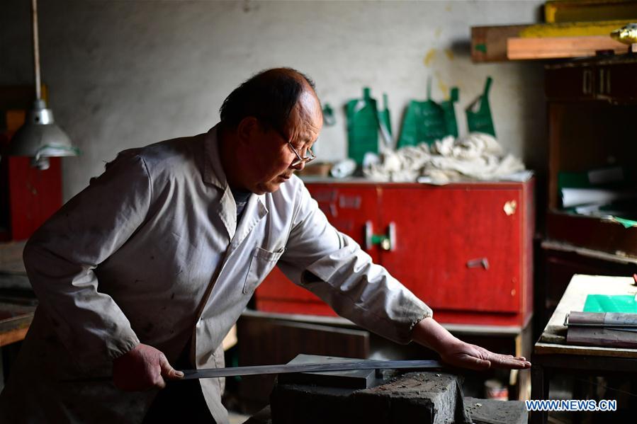 CHINA-HENAN-TANGXI SWORD-MANUFACTURING (CN)