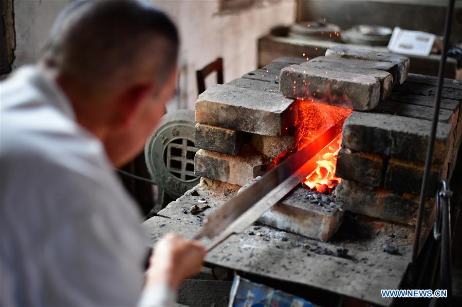 CHINA-HENAN-TANGXI SWORD-MANUFACTURING (CN)