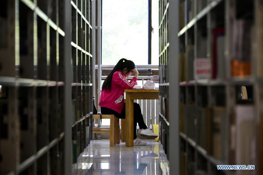 #CHINA-WORLD BOOK DAY-READING(CN)