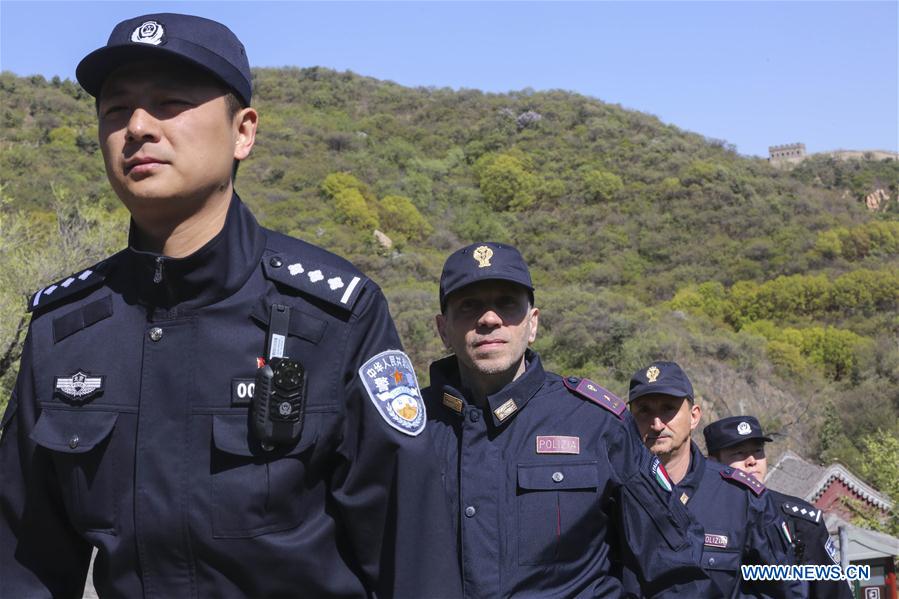 CHINA-BEIJING-ITALY-GREAT WALL-JOINT PATROL (CN)