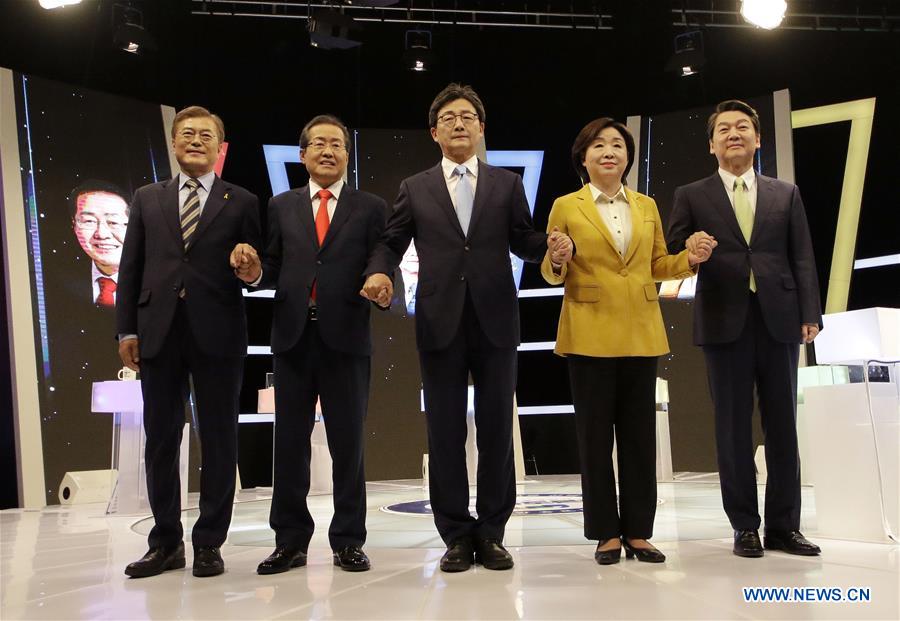 S. Korean presidential candidates attend televised debate (9) People