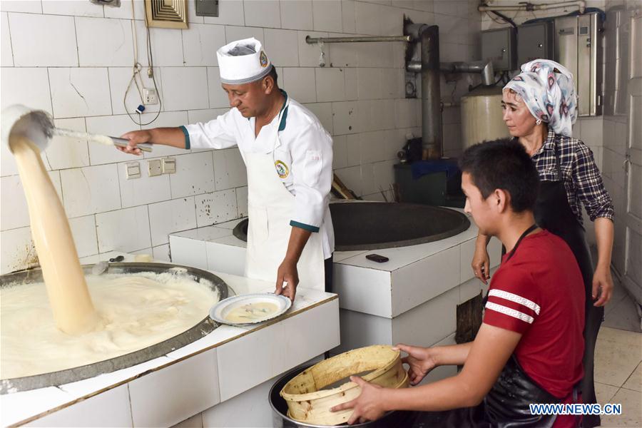 CHINA-XINJIANG-YINING-ICE CREAM SHOP (CN)