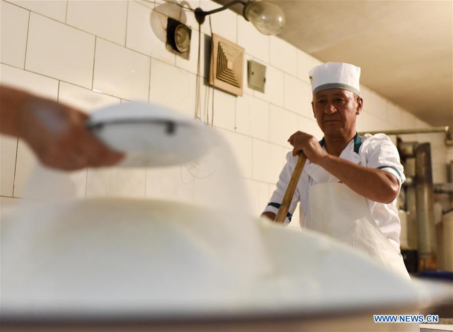 CHINA-XINJIANG-YINING-ICE CREAM SHOP (CN)