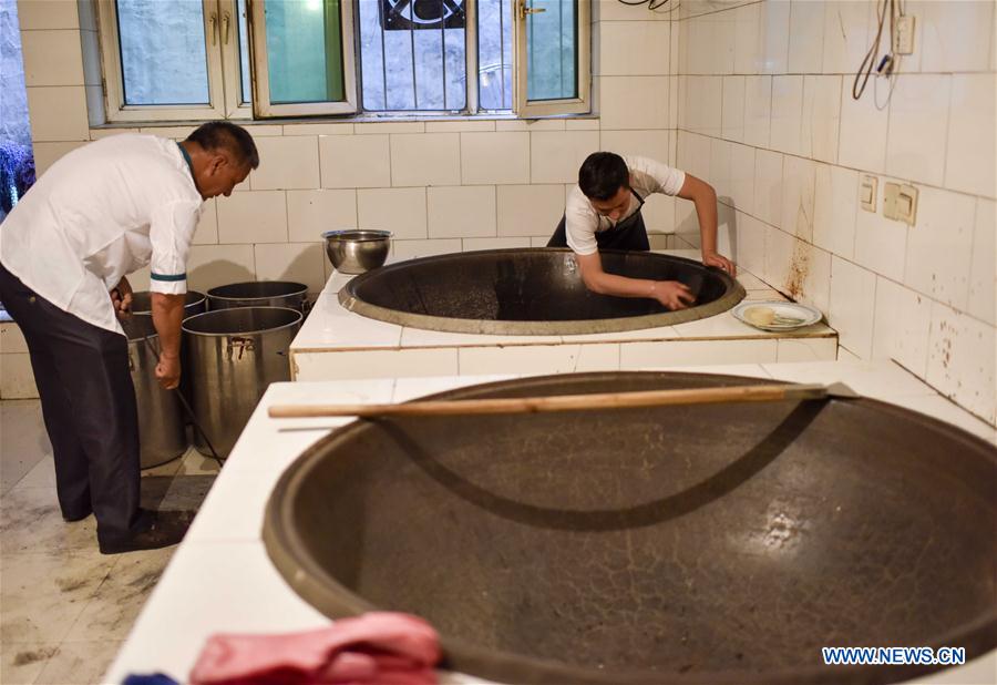 CHINA-XINJIANG-YINING-ICE CREAM SHOP (CN)