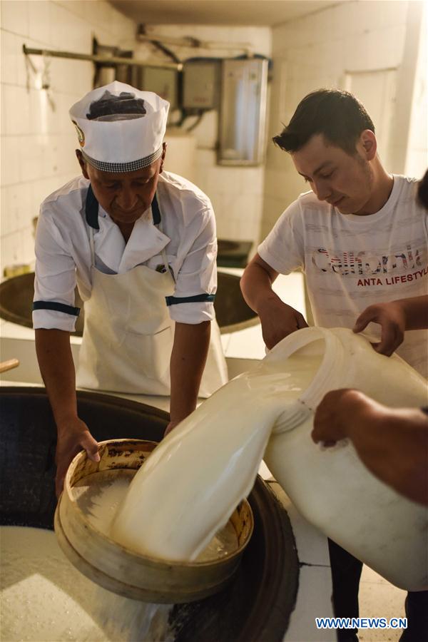 CHINA-XINJIANG-YINING-ICE CREAM SHOP (CN)