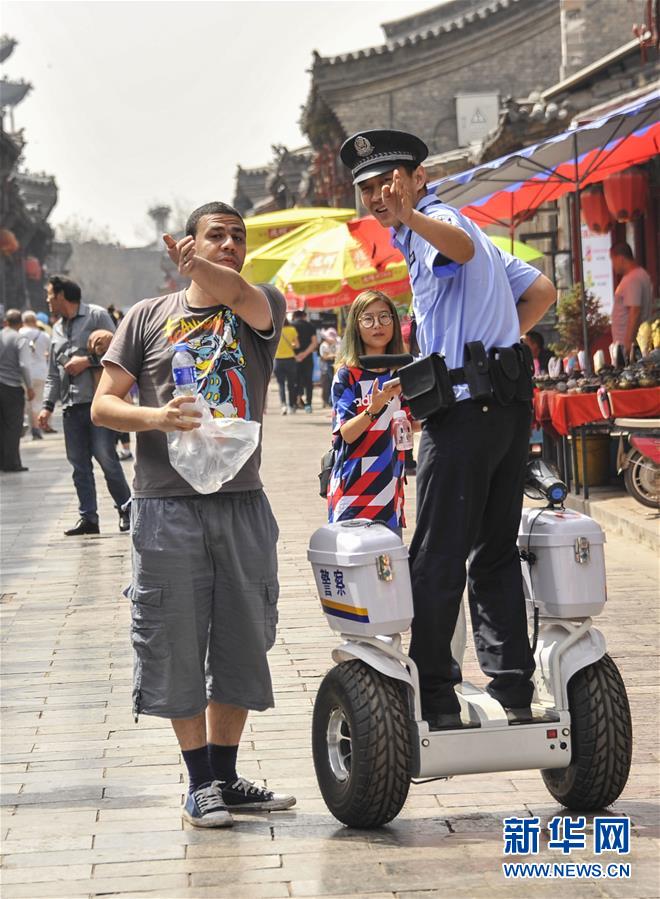 警用巡邏平衡車亮相平遙古城   更好地服務(wù)古城游客