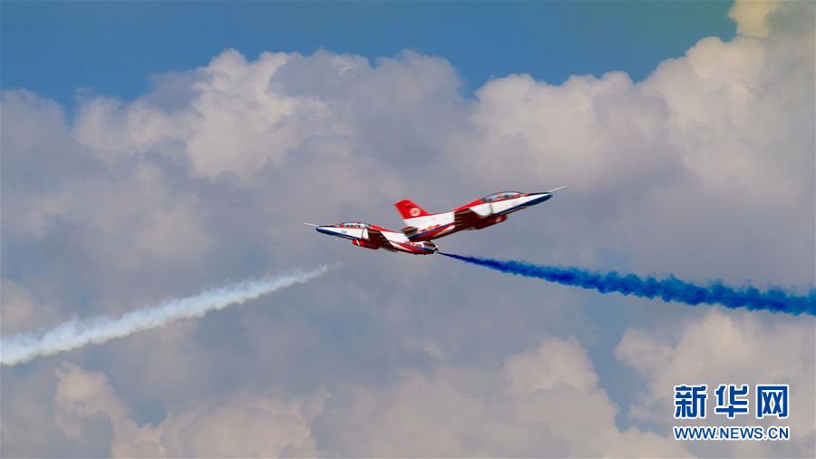 “让我们头顶的蓝天更加安宁祥和”――空军航空开放活动让空天文化走进民心(3) 第3页