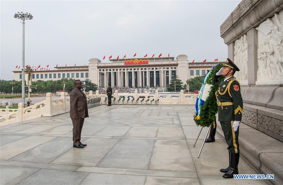 CHINA-BEIJING-SIERRA LEONEAN PRESIDENT-MONUMENT-TRIBUTE (CN)