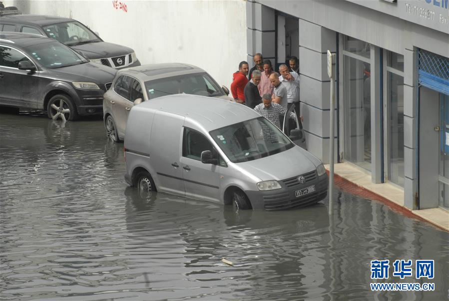 突尼斯强降雨造成5人死亡(2) 第2页