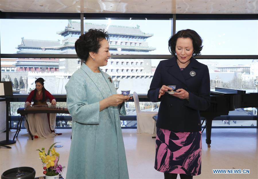 Peng Liyuan Attends Performance With Finnish First Lady 4 People S Daily Online