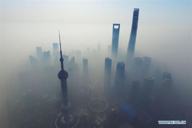 Aerial photo taken on April 14, 2016 shows fog-shrouded buildings in Shanghai, east China. [File photo: Xinhua]