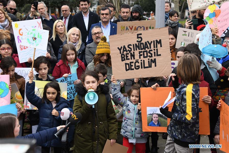 Turkish pupils attend a rally at Bebek Park, Istanbul, Turkey, on March 15, 2019. About 100 Turkish pupils missed school on Friday to gather together in a park along the Bosphorus Strait to appeal for action on climate change. (Xinhua/Xu Suhui)