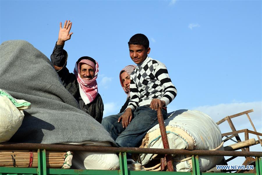 SYRIA-HOMS-RUKBAN CAMP-CIVILIANS-LEAVING