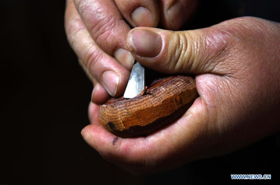 CHINA-ANHUI-WOODEN POT-CRAFT (CN)