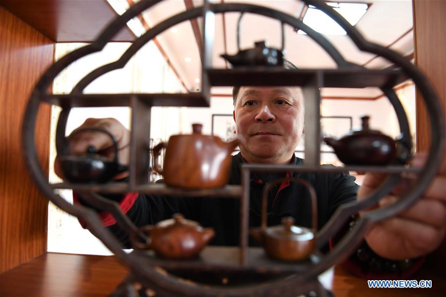 CHINA-ANHUI-WOODEN POT-CRAFT (CN)