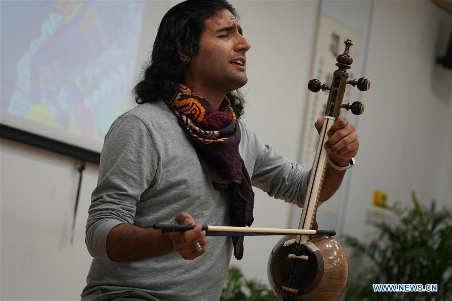 Majid Doulatshah plays Iranian musical instrument in Nanjing, capital of east China\'s Jiangsu Province, April 28, 2019. A cultural exchange event between young representatives from Nanjing and foreign students from Nanjing University of the Arts was held in Nanjing. (Xinhua/Ji Chunpeng)