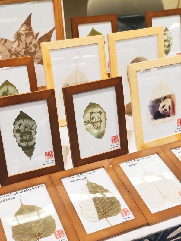 Deng Weiwei\'s leaf carvings, which attracted a lot of attention at the recent International Handicrafts Trade Fair in Florence, Italy. (Photo provided to chinadaily.com.cn)