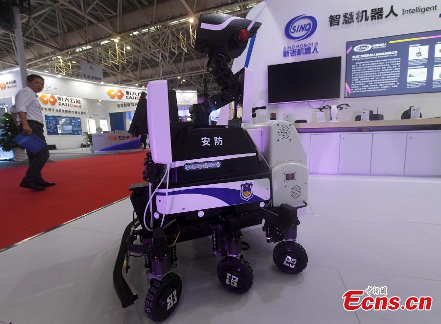 A robot system that applies face-recognition technology for safety patrols is on display at the second Digital China Summit in Fuzhou, Fujian Province, May 5, 2019. (Photo: China News Service/Zhang Bin)