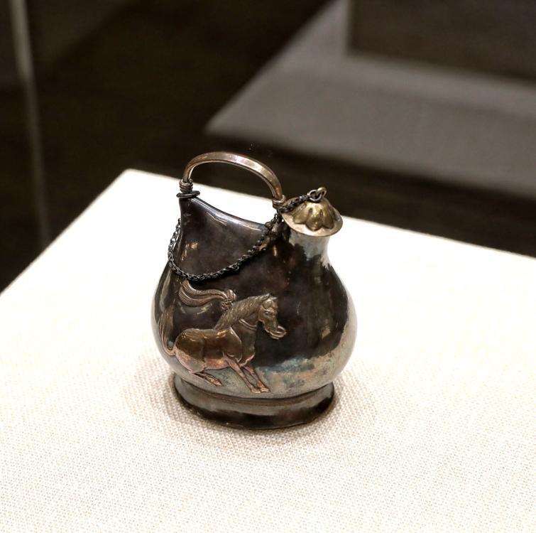 Tang Dynasty (618-907) silver pot in the shape of a leather bag, which reflects communication and the combination of Han culture and nomadic traditions, Shaanxi History Museum. (Photo provided to China Daily) 