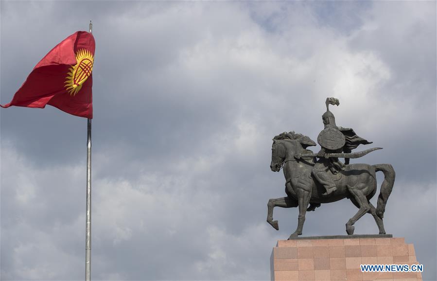 Photo taken on June 9, 2019 shows Kyrgyzstan\'s national flag and the Manas statue at the Ala-Too Square in Bishkek, capital of Kyrgyzstan. (Xinhua/Fei Maohua)