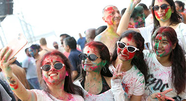 泰国芭堤雅:庆祝洒红节